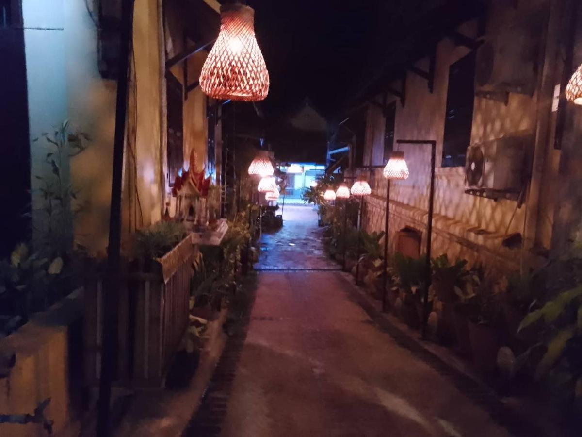 Funny Backpacker Hostel 루앙프라방 외부 사진