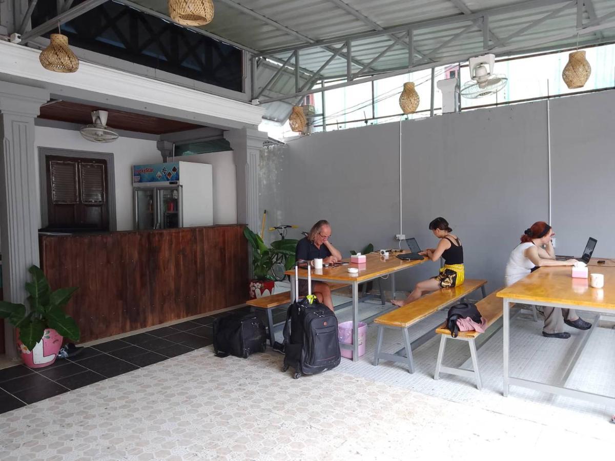 Funny Backpacker Hostel 루앙프라방 외부 사진