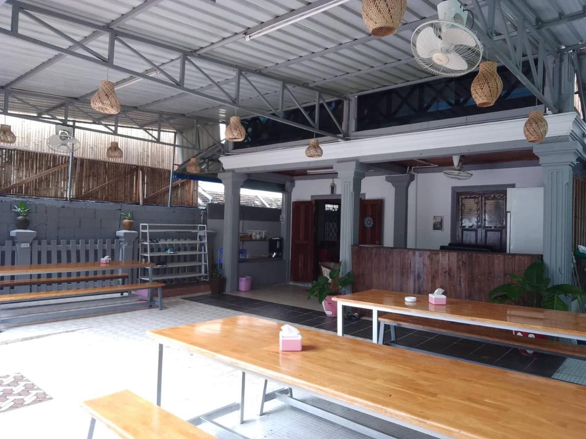 Funny Backpacker Hostel 루앙프라방 외부 사진