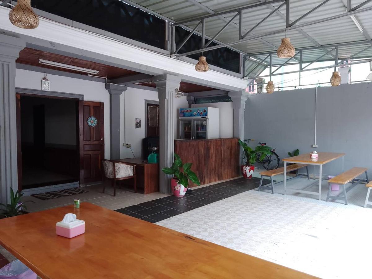 Funny Backpacker Hostel 루앙프라방 외부 사진