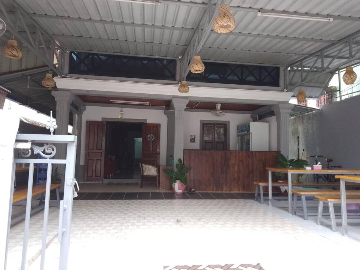 Funny Backpacker Hostel 루앙프라방 외부 사진