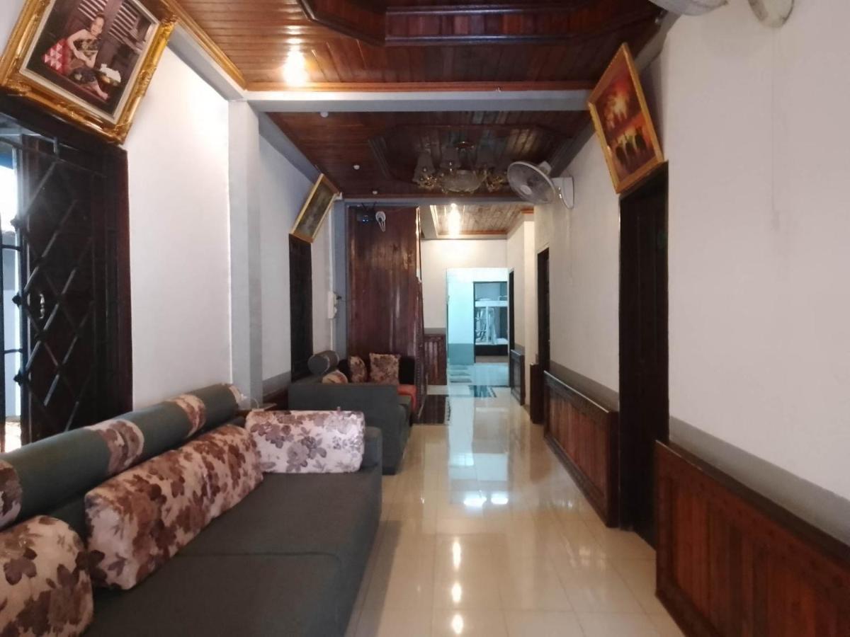Funny Backpacker Hostel 루앙프라방 외부 사진